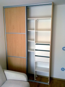 Plakar sa kliznim vratima