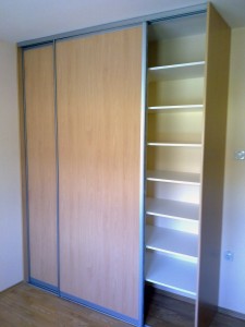 Plakar sa kliznim vratima