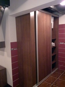 Plakar sa kliznim vratima