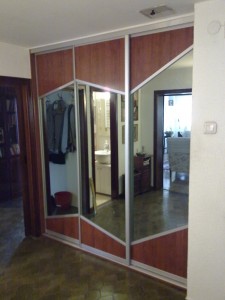 Plakar sa kliznim vratima