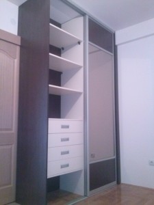 Plakar sa kliznim vratima