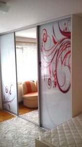 Plakar sa kliznim vratima