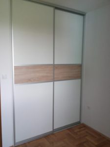 Plakar sa kliznim vratima