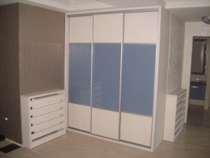 Plakar sa kliznim vratima