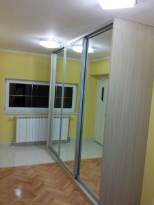Plakar sa kliznim vratima